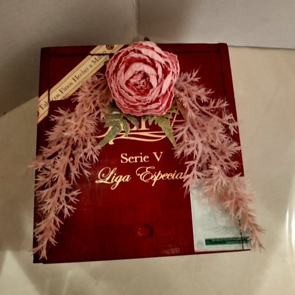 Sueños de Saundra Upcycled, Rare  Oliva Serie V Cigar Box Storage/  Home Accent - Picture 1 of 13